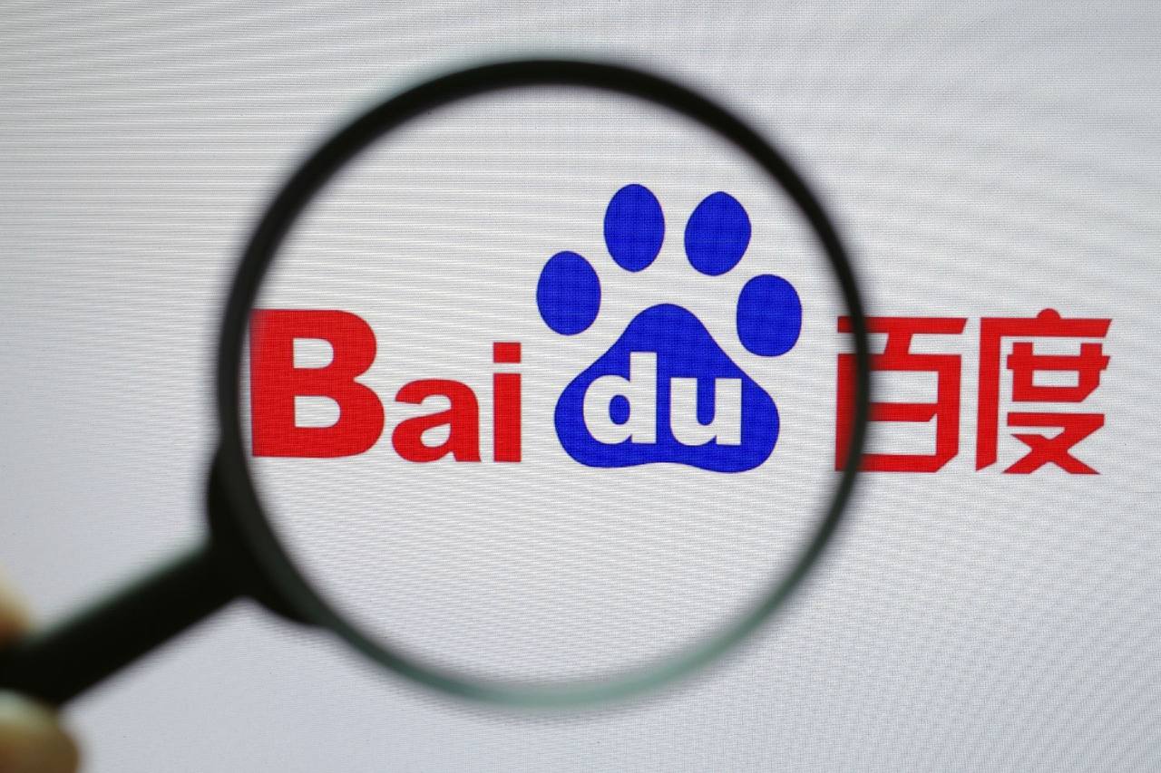 刘品言挺个月孕肚走红毯